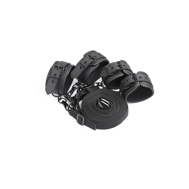 Adéntrate en el mundo de la sumisión con la línea Intoyou Black Shadow, una línea para aquellos más valientes y apasionados del BDSM. A cualquier amante del BDSM le encantan unas buenas restricciones para utilizar en la cama y en Black Fetish Shadow siempre tendrás lo que necesites.