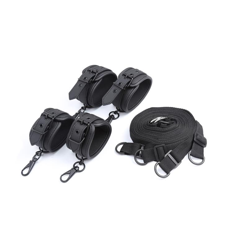Adéntrate en el mundo de la sumisión con la línea Intoyou Black Shadow, una línea para aquellos más valientes y apasionados del BDSM. A cualquier amante del BDSM le encantan unas buenas restricciones para utilizar en la cama y en Black Fetish Shadow siempre tendrás lo que necesites.