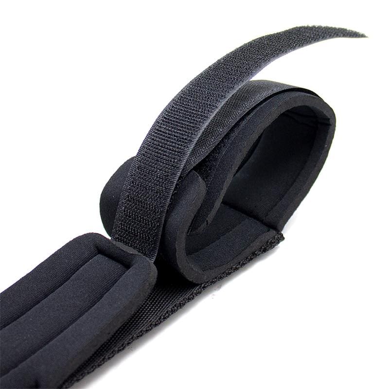 FETISH ADDICT BARRA ESPACIADORA CON BARRA RÍGIDA Y ESPOSAS CON ESPONJA