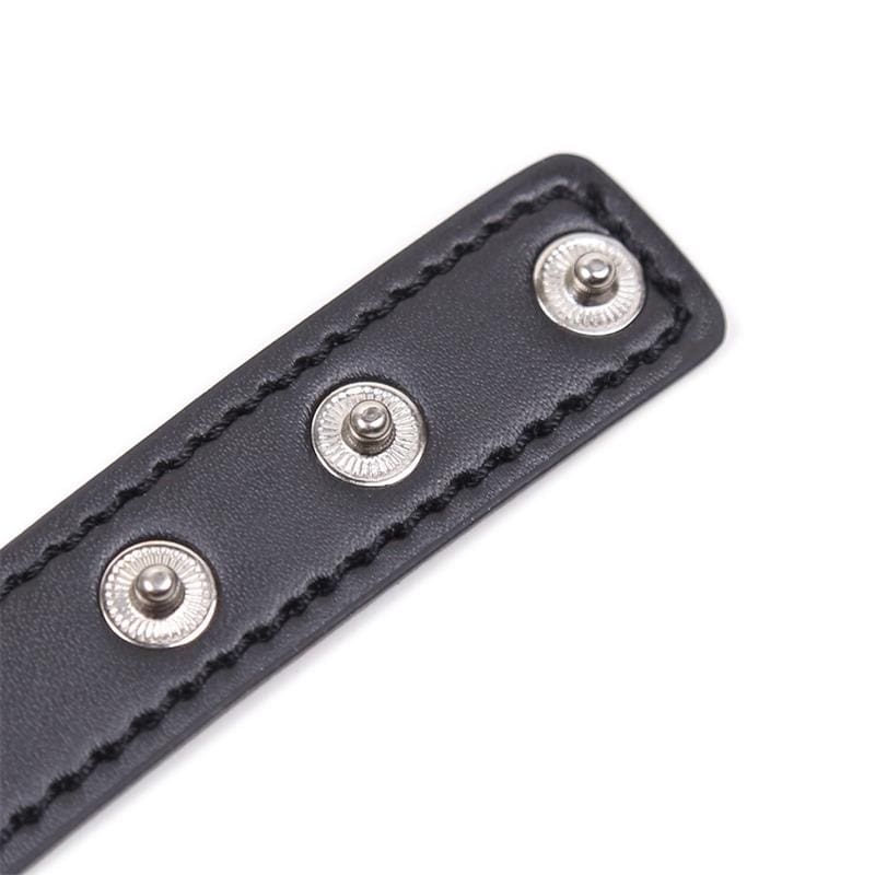 LATETOBED BDSM LINE COLLAR CON ARO EN FORMA DE CORAZÓN AJUSTABLE 41,5 CM NEGRO Una línea ideada para los amantes de los más intensos y oscuros placeres, adéntrate en Latetobed Bdsm Line y disfruta como nunca antes de tu sexualidad.