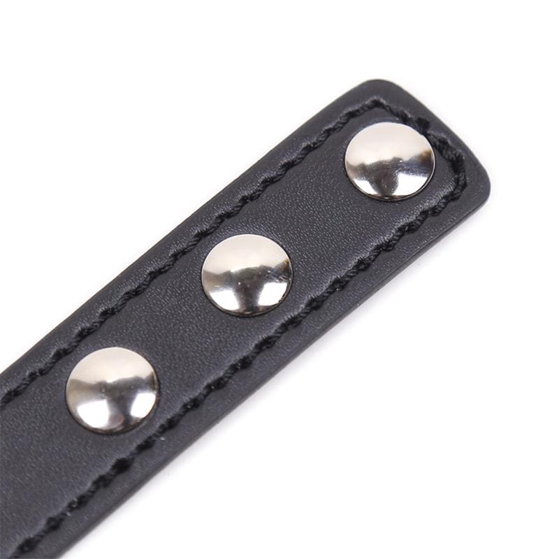 LATETOBED BDSM LINE COLLAR CON ARO EN FORMA DE CORAZÓN AJUSTABLE 41,5 CM NEGRO Una línea ideada para los amantes de los más intensos y oscuros placeres, adéntrate en Latetobed Bdsm Line y disfruta como nunca antes de tu sexualidad.