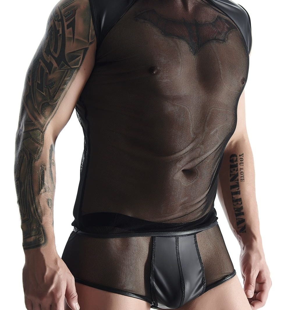 CAMISETA CON CAPUCHA Y BOXER NEGRO